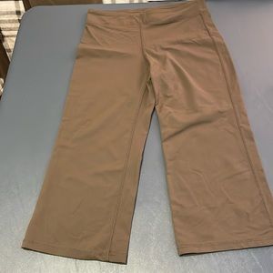 Women’s Capris Athleta Medium